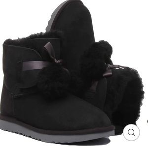 Girls Ugg Gita Boot - EUC